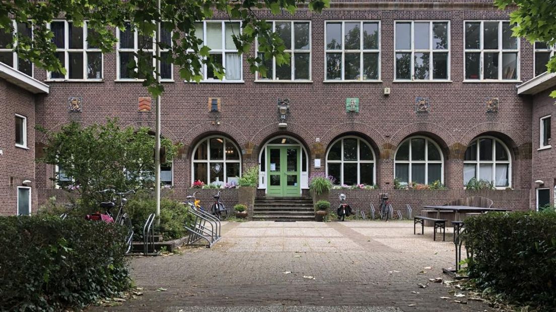 Wethouder zegt 'geen instrumenten' te hebben voor behoud Meisjesvakschool.