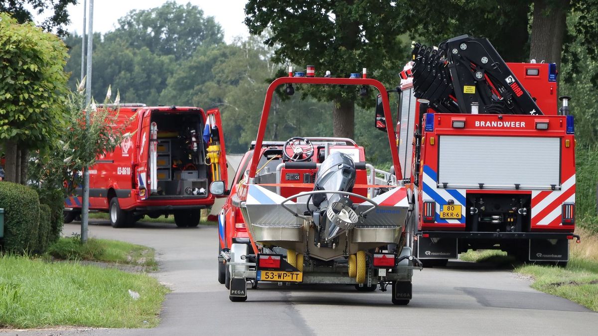 Auto rijdt in het Oranjekanaal bij Odoornerveen, slachtoffer overleden