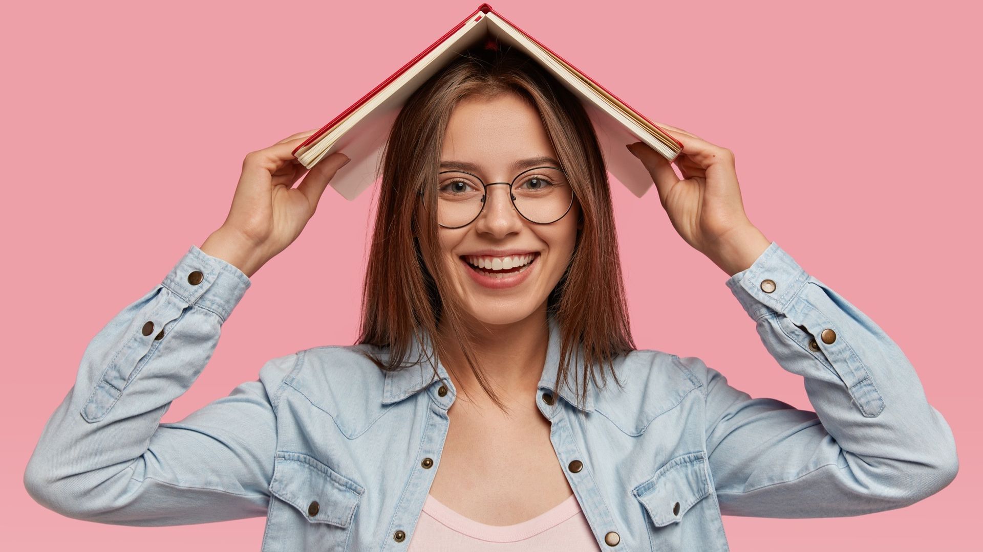 Bibliotheek Oost-Achterhoek schaft boetes voor te laat inleveren af.
