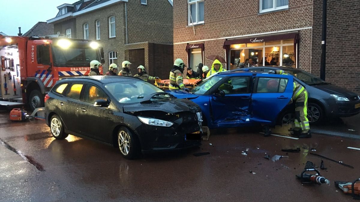 Twee gewonden bij botsing in Gronsveld