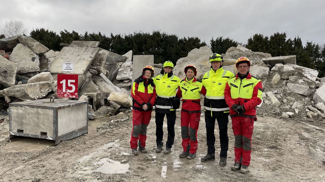 Het team uit Turkije met hun contactpersoon in Nederland