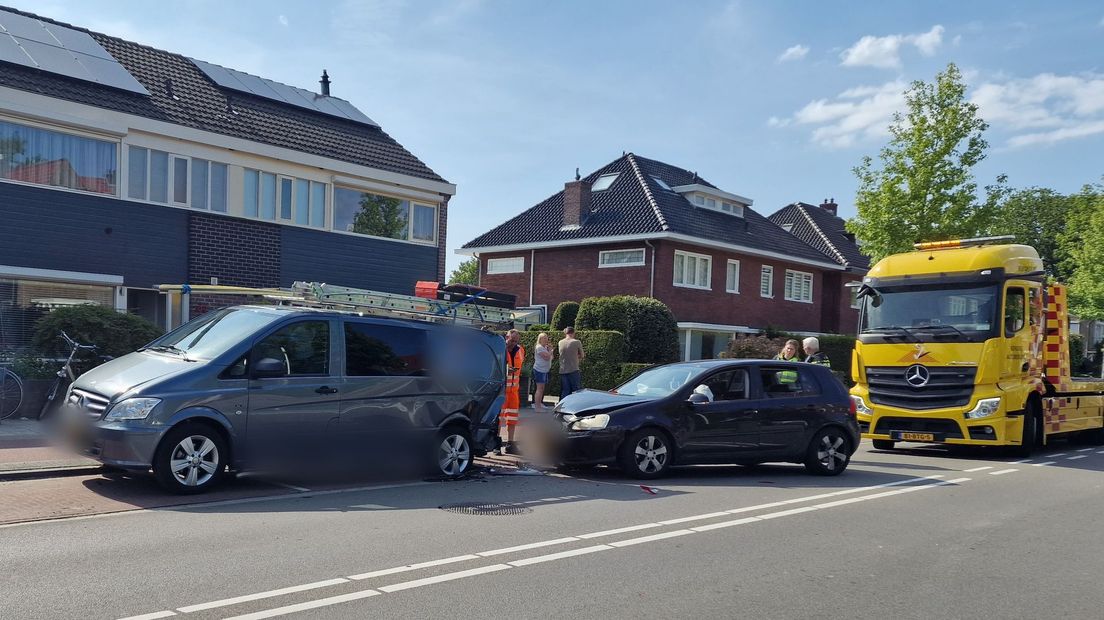 De twee achterste wagens moesten worden afgesleept