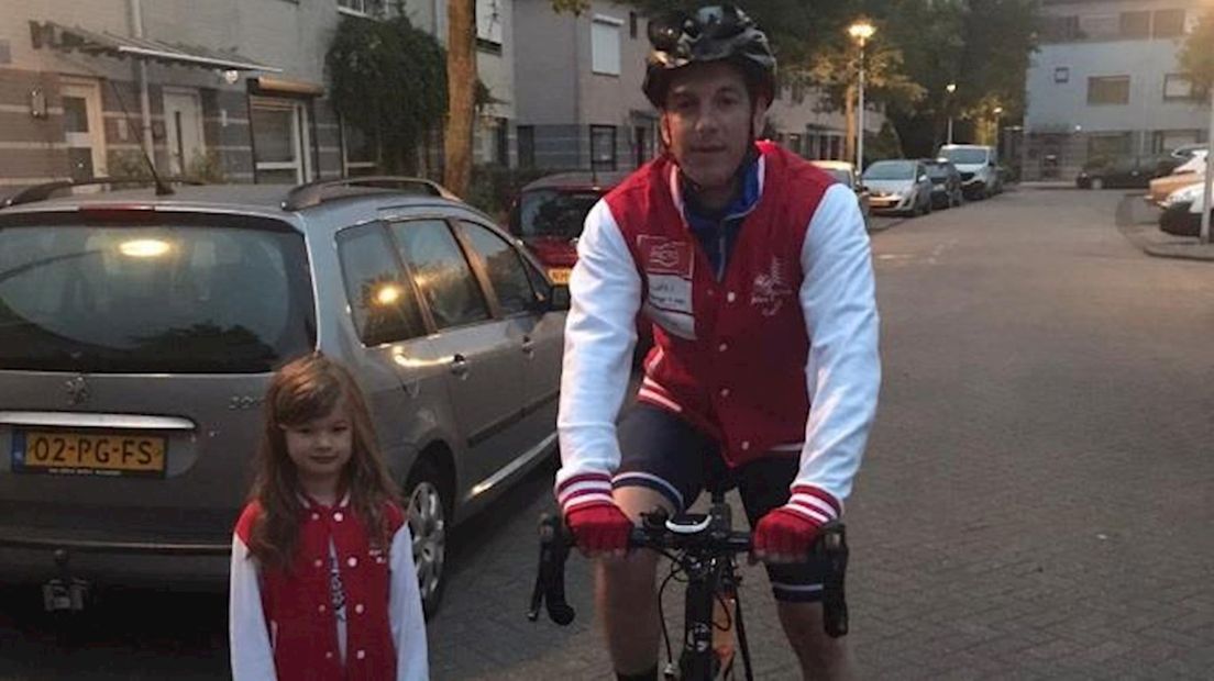 Geert uit Zwolle tekent al fietsend een hart