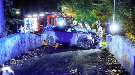 Ernstig ongeluk in Leusden, automobilist moest uit auto bevrijd worden. Ernstig ongeluk in Leusden, automobilist moest uit auto bevrijd worden.