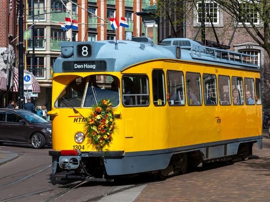 Iconische 'oude gele tram' gaat weer rijden: 'Iedere liefhebber komt aan z'n trekken'