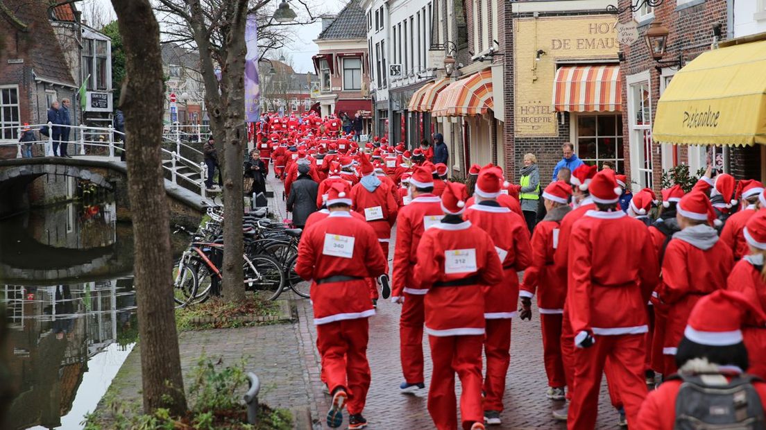 Kerstmannen rennen in Delft