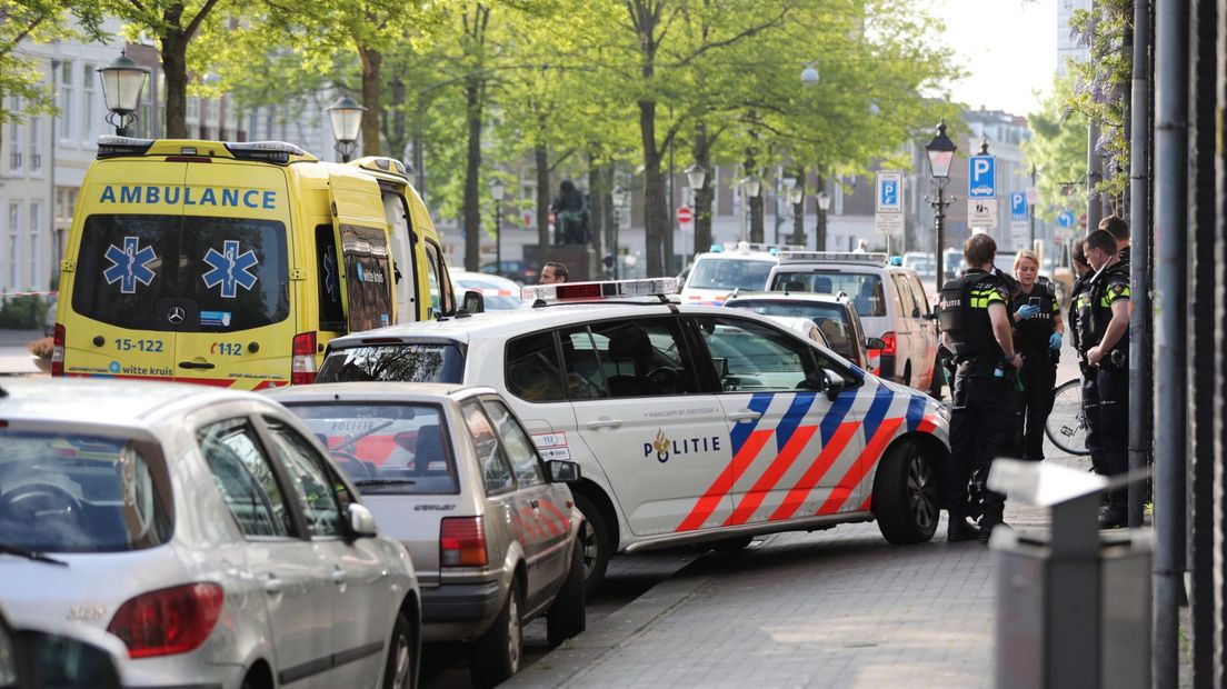 De Paviljoensgracht is door de politie afgezet