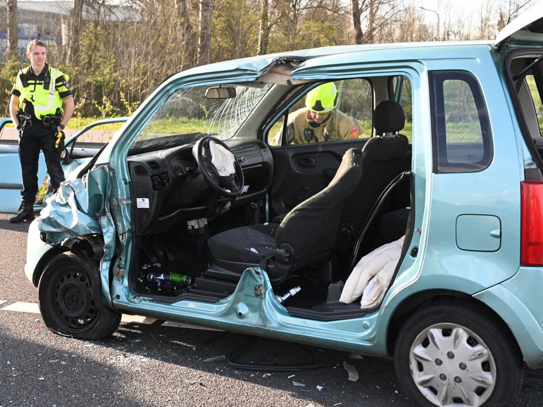 112-nieuws | Aanhouding na ongeluk met drie auto's op snelweg, bestuurder bekneld