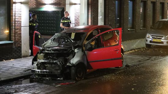 Vier auto’s in één straat in brand gestoken Hulshorststraat Vier auto’s in één straat in brand gestoken Hulshorststraat