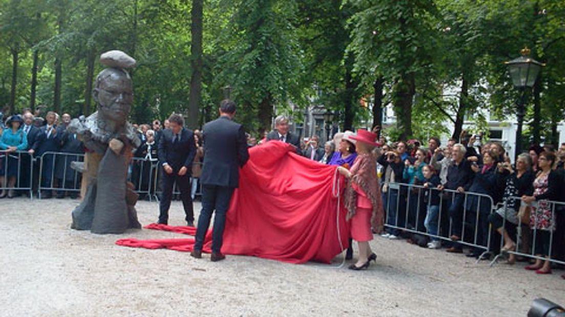 Koningin Beatrix opent Den Haag Sculptuur