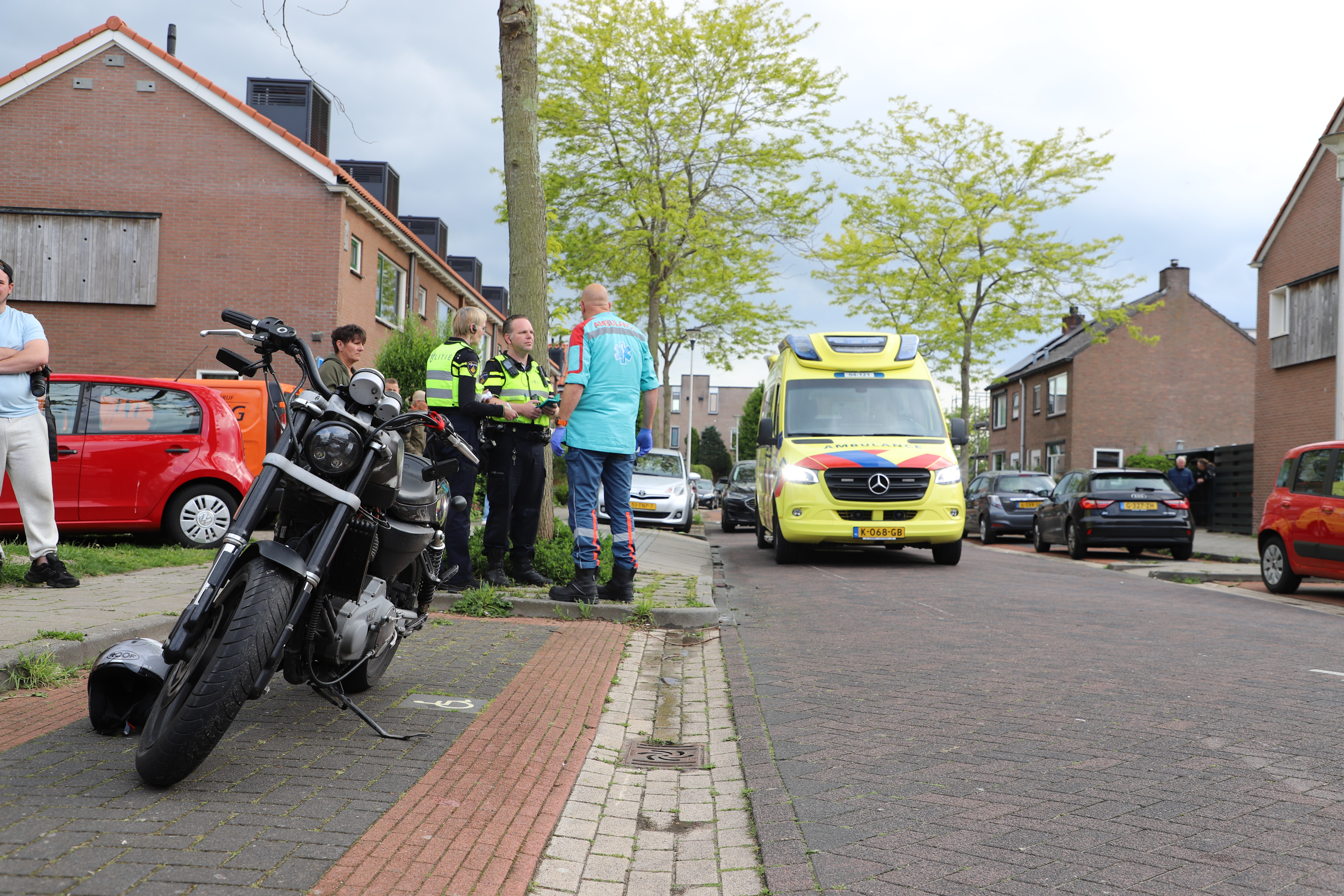 Voetganger gewond bij botsing met motor in Kampen.