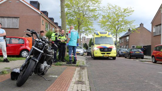 Voetganger gewond bij botsing met motor in Kampen. Voetganger gewond bij botsing met motor in Kampen.