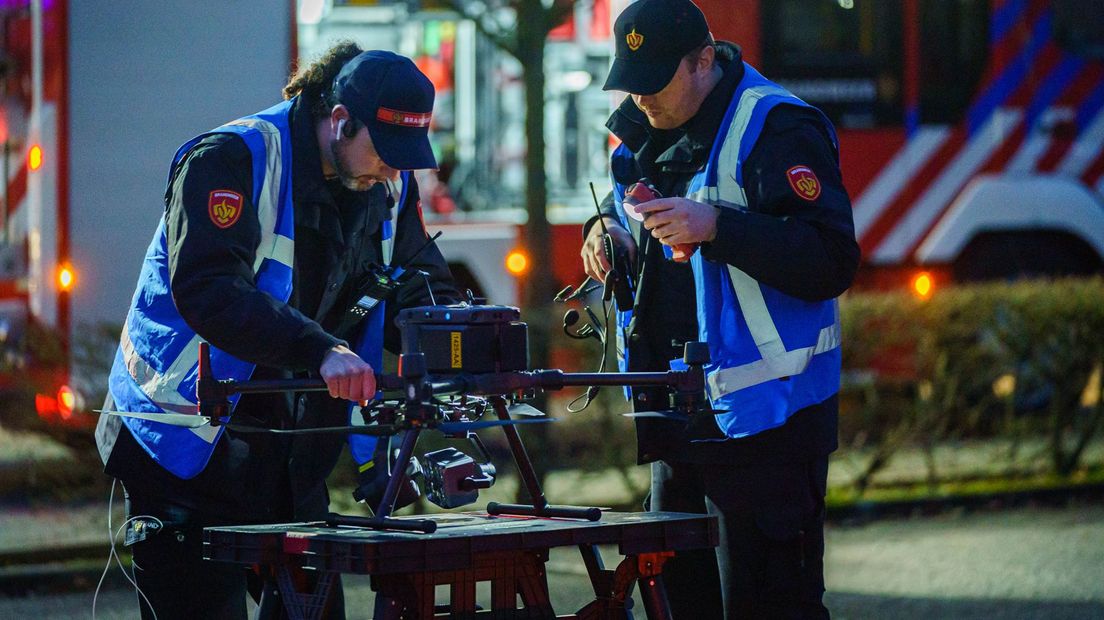 De brand wordt in kaart gebracht met een drone.