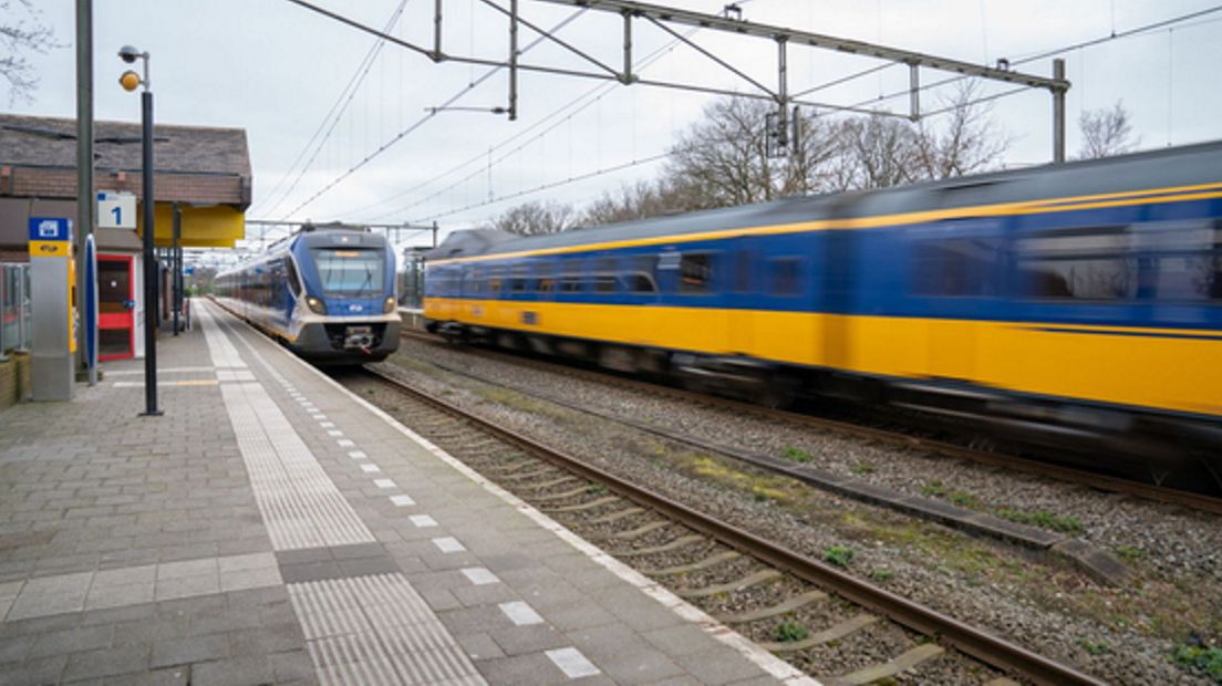 Tussen Meppel en Zwolle rijden minder treinen door een defect spoor