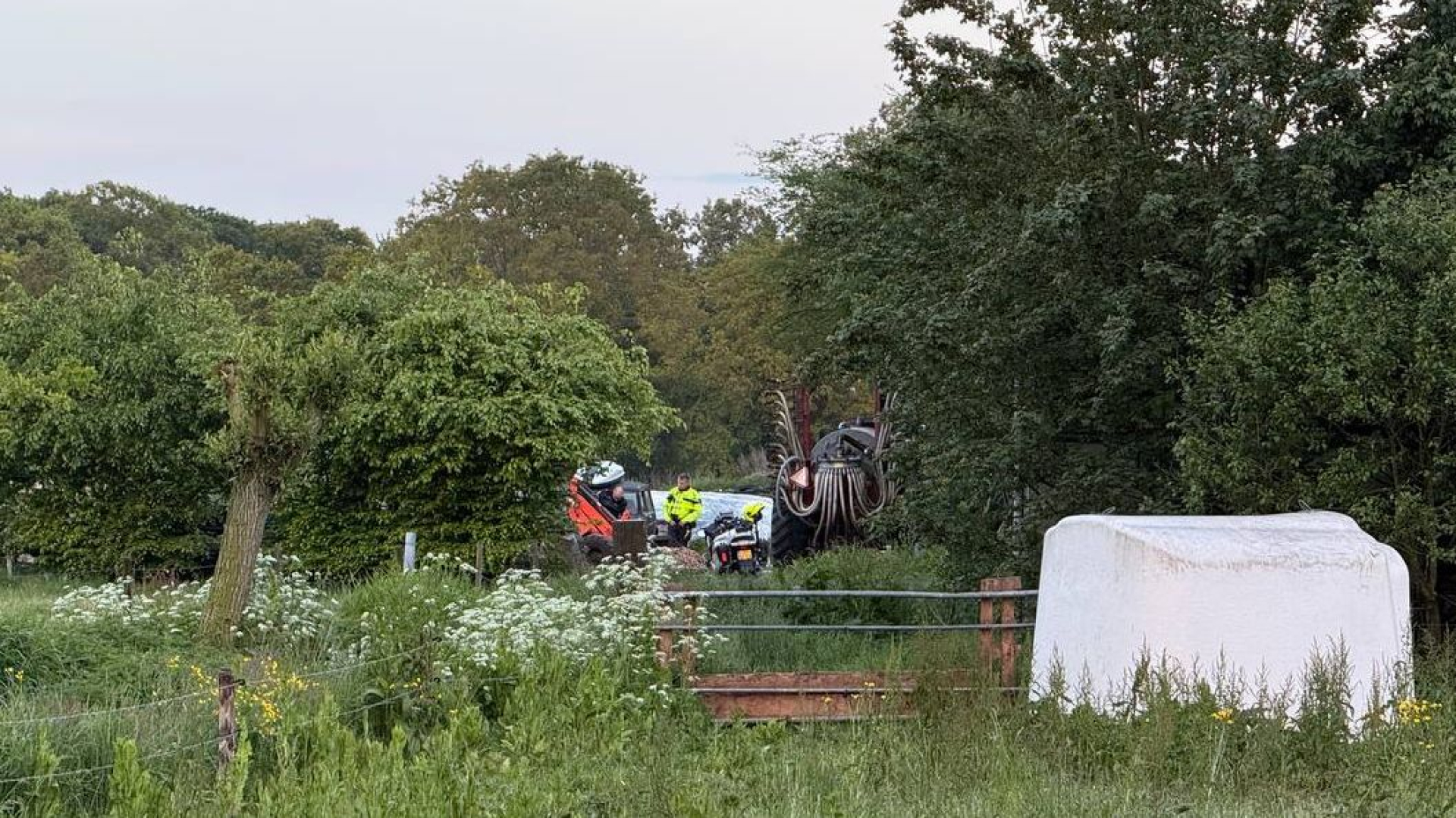 Kind met spoed naar ziekenhuis na aanrijding door shovel
