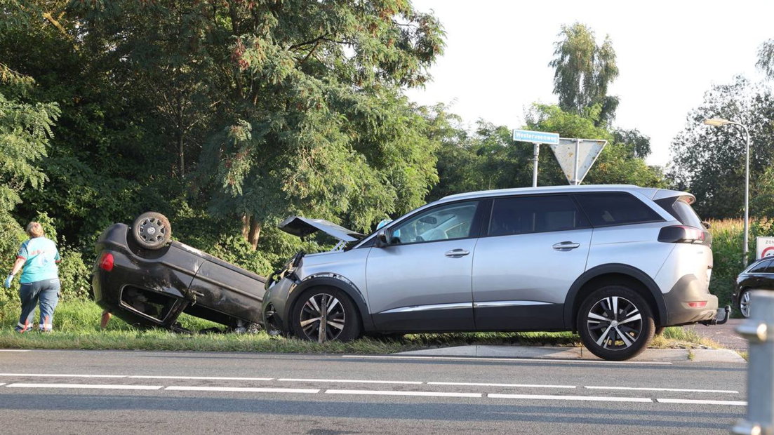 Het verkeer loopt vast op de N35 door een ongeval bij Wierden