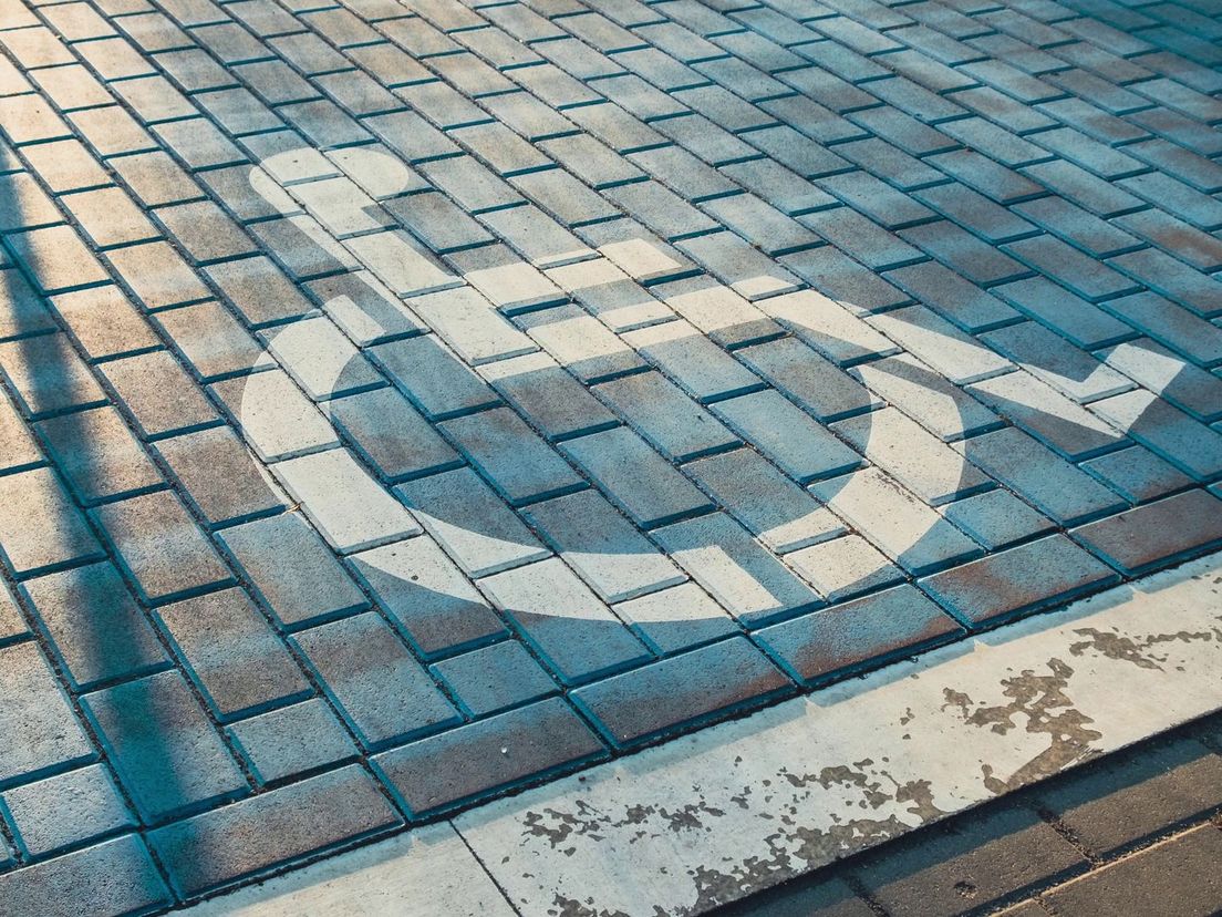 symbool gehandecaptenparkeerplaats op straat