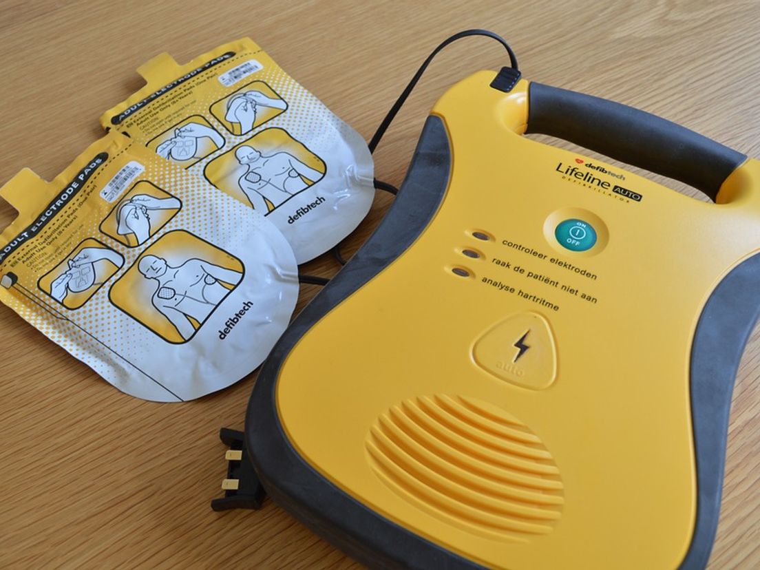 Een Automatische Externe Defibrillator (AED)