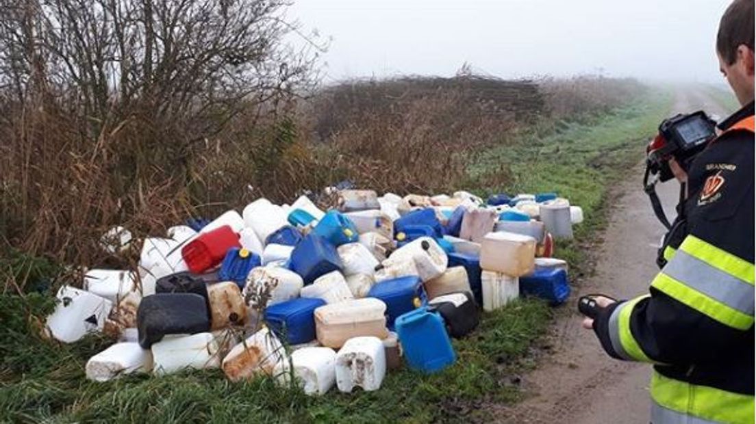 In het buitengebied van Culemborg is 5000 liter xtc-afval gevonden. Eerder vanochtend werd in Lienden ook al een partij aangetroffen. Om hoeveel liter het toen ging, is nog niet bekend.