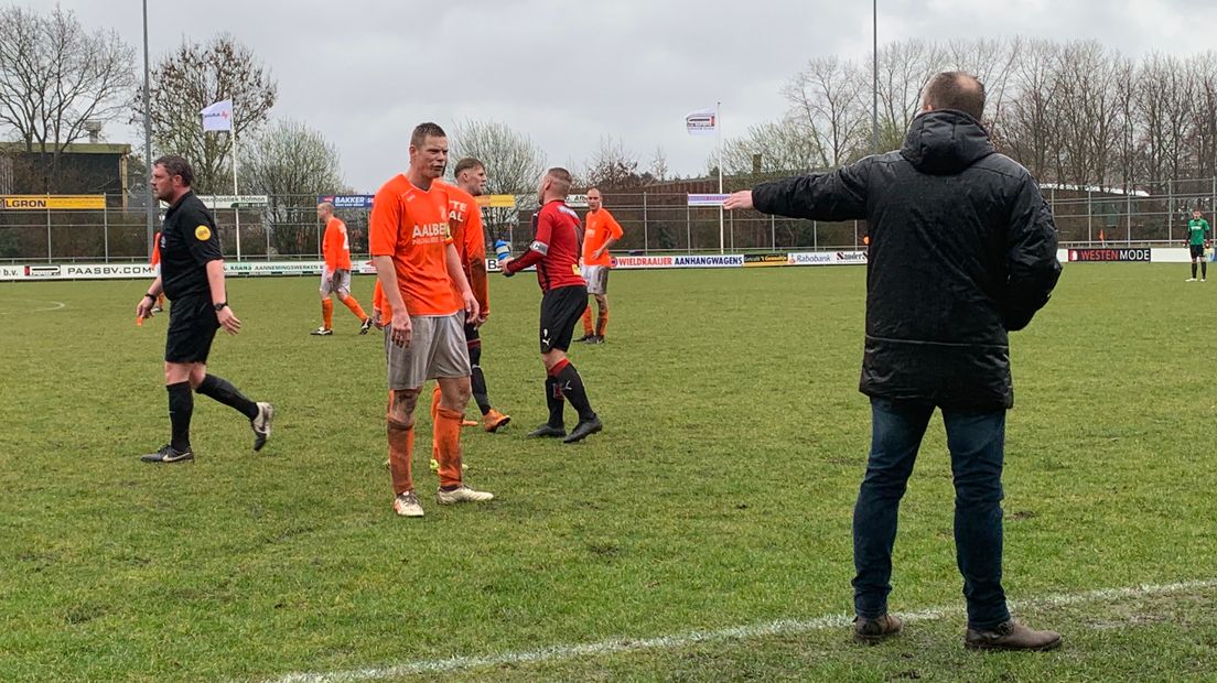 Aanvoerder van Nieuw Buinen Robert Hamming omschreef het duel tegen WVV als pittig (Rechten: RTV Drenthe/Stijn Steenhuis)