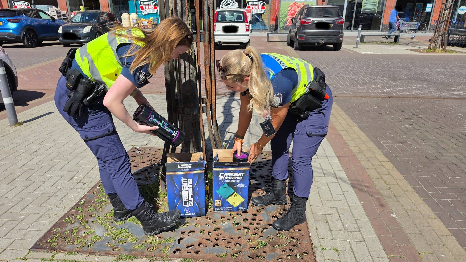 112-nieuws: Lachgascilinders gedumpt in Delfzijl • Politie deelt foto's van verdachten oplichting