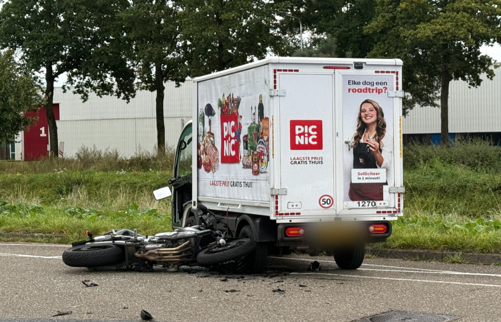 Motorrijder botst op bezorgauto in Almelo | Twee gewonden bij vier ongevallen in Enschede kort na elkaar.