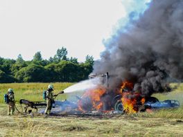 Trekker vliegt in brand tijdens maaien in Drijber