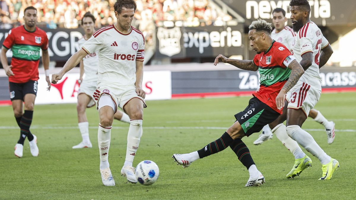 Slot ontkent geruchten over bondscoachschap | Heino sterk op oefentoernooi