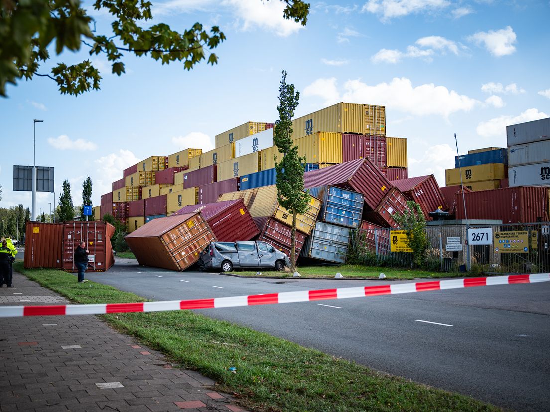 De weg is inmiddels afgezet.