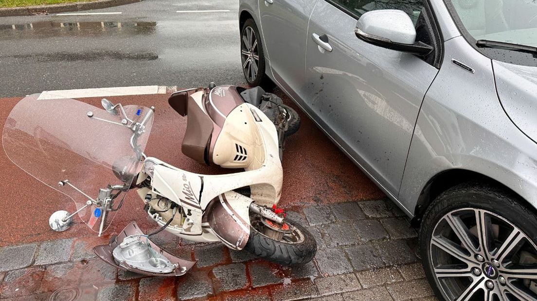 Aanrijding tussen scooter en auto in Enschede