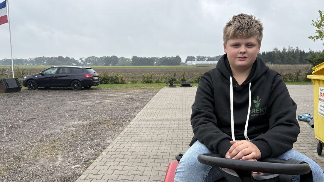 Brent Mulder is 13 jaar en is zijn eigen bedrijfje in grasmaaien begonnen