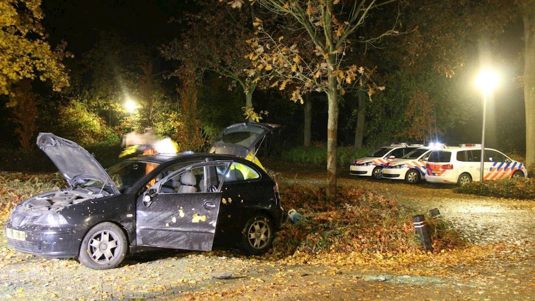 Politie vindt mogelijk vuurwapen en drugs na ongeval in Rijssen