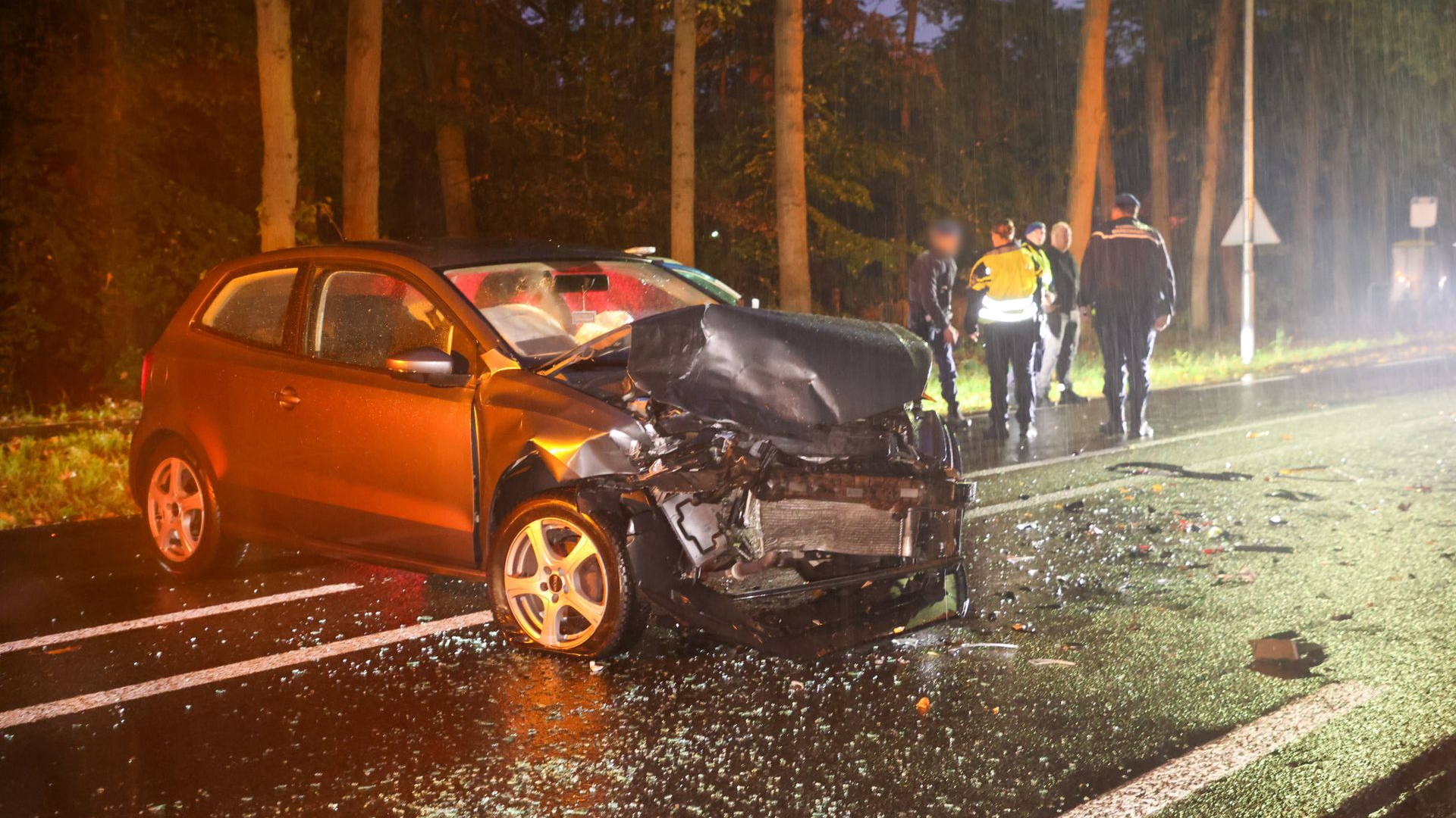 Veel schade na harde botsing op N344