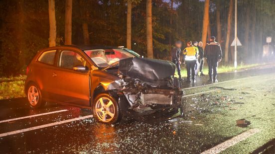 Veel schade na harde botsing op N344