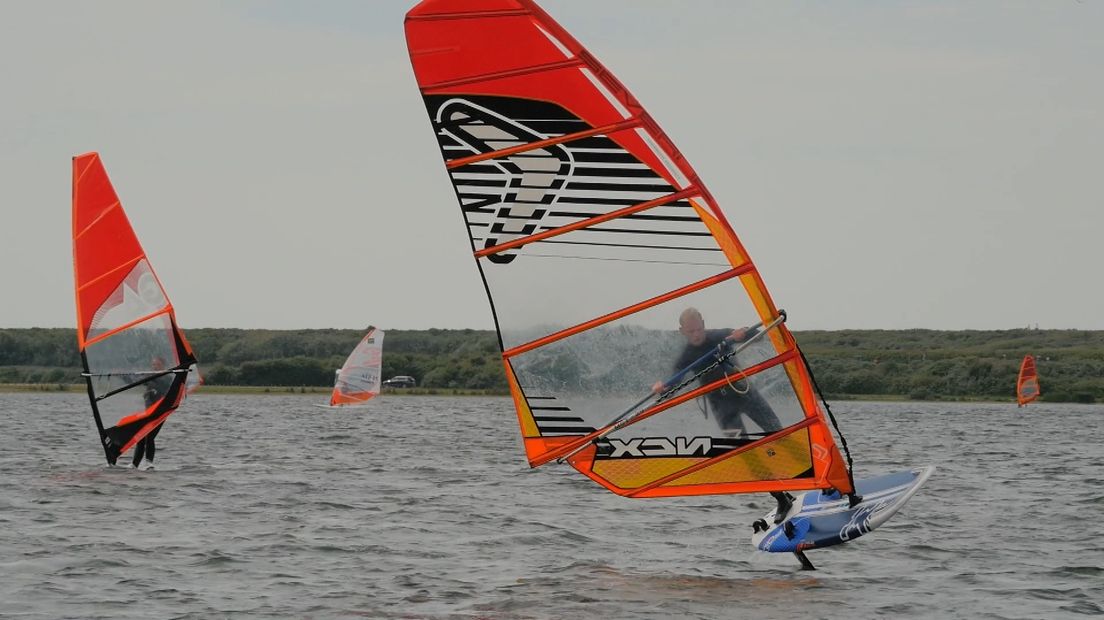 Zeil- en Surfcentrum Brouwerdam wil een regionaal trainingscentrum aan het Grevelingenmeer voor windsurfers