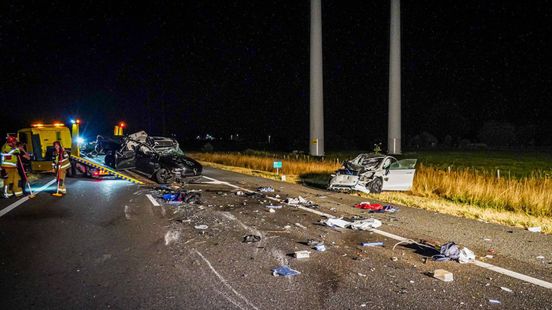 Twee gewonden bij zwaar verkeersongeval: snelweg uren dicht