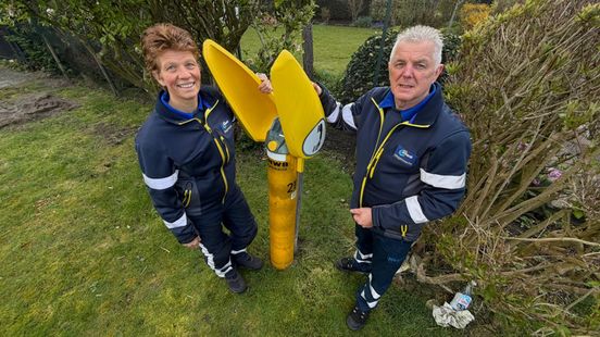 Jaap en Carmen zijn een écht ANWB-stel, ze hebben zelfs een praatpaal in de tuin