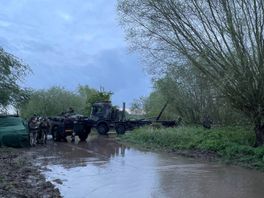 Militairen steken IJssel over voor grootste oefening sinds Koude Oorlog