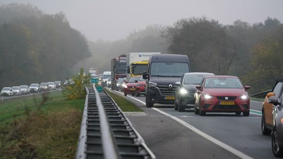 Verkeer N34 en A28 komt weer op gang na ongeluk. Verkeer N34 en A28 komt weer op gang na ongeluk.
