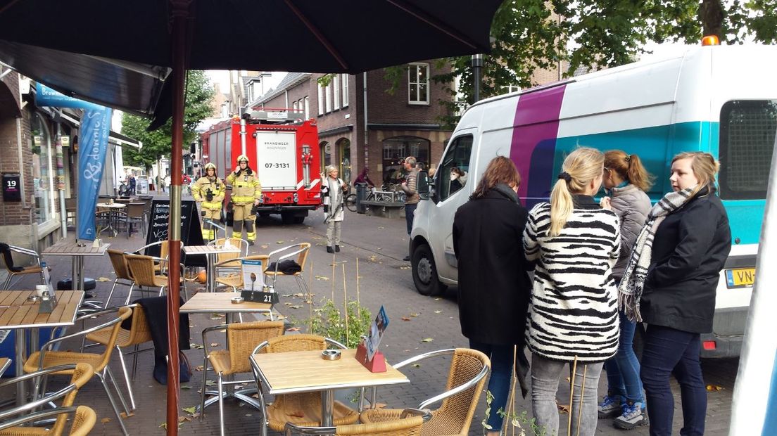 In de Hoogstraat in Wageningen zijn donderdagmiddag enkele woningen enige tijd ontruimd geweest vanwege een gaslucht. De brandweer heeft metingen verricht, maar vond geen gas. De bewoners konden daarna weer terug hun huis in.