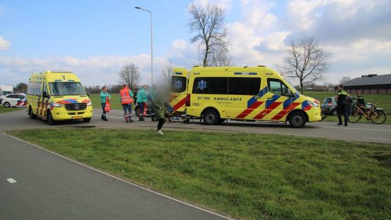 Vrouw met baby in auto raakt gewond bij ongeluk. Vrouw met baby in auto raakt gewond bij ongeluk.