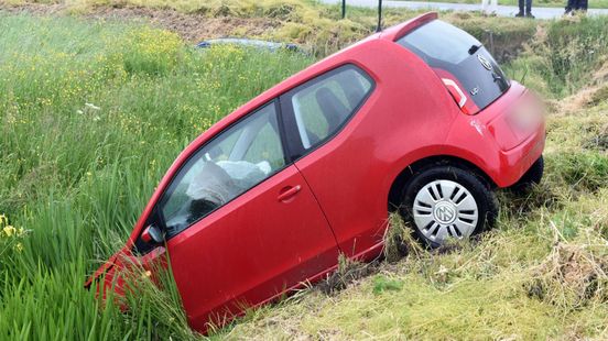 Auto's in de sloot • oplichters gepakt
