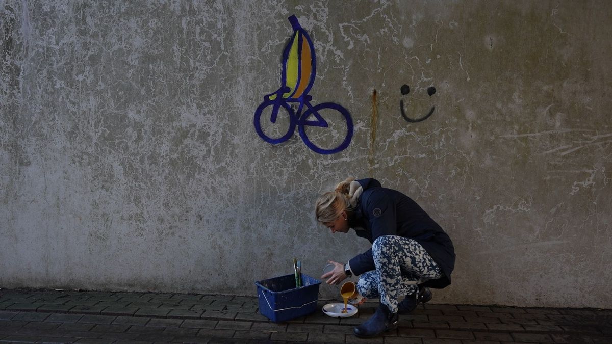 Kunstenares Nicole van der Veen uit Hijken droomt van een carrière als Tourpiemelpoetser