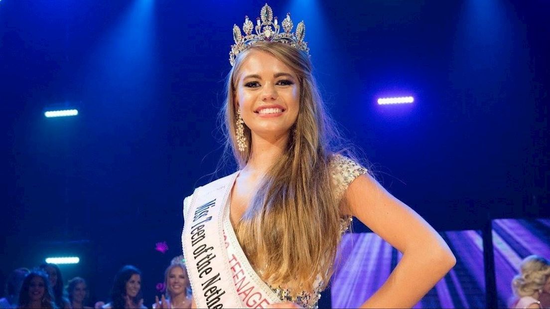 Lotte van der Zee als winnares van 'Miss Teen van Nederland'