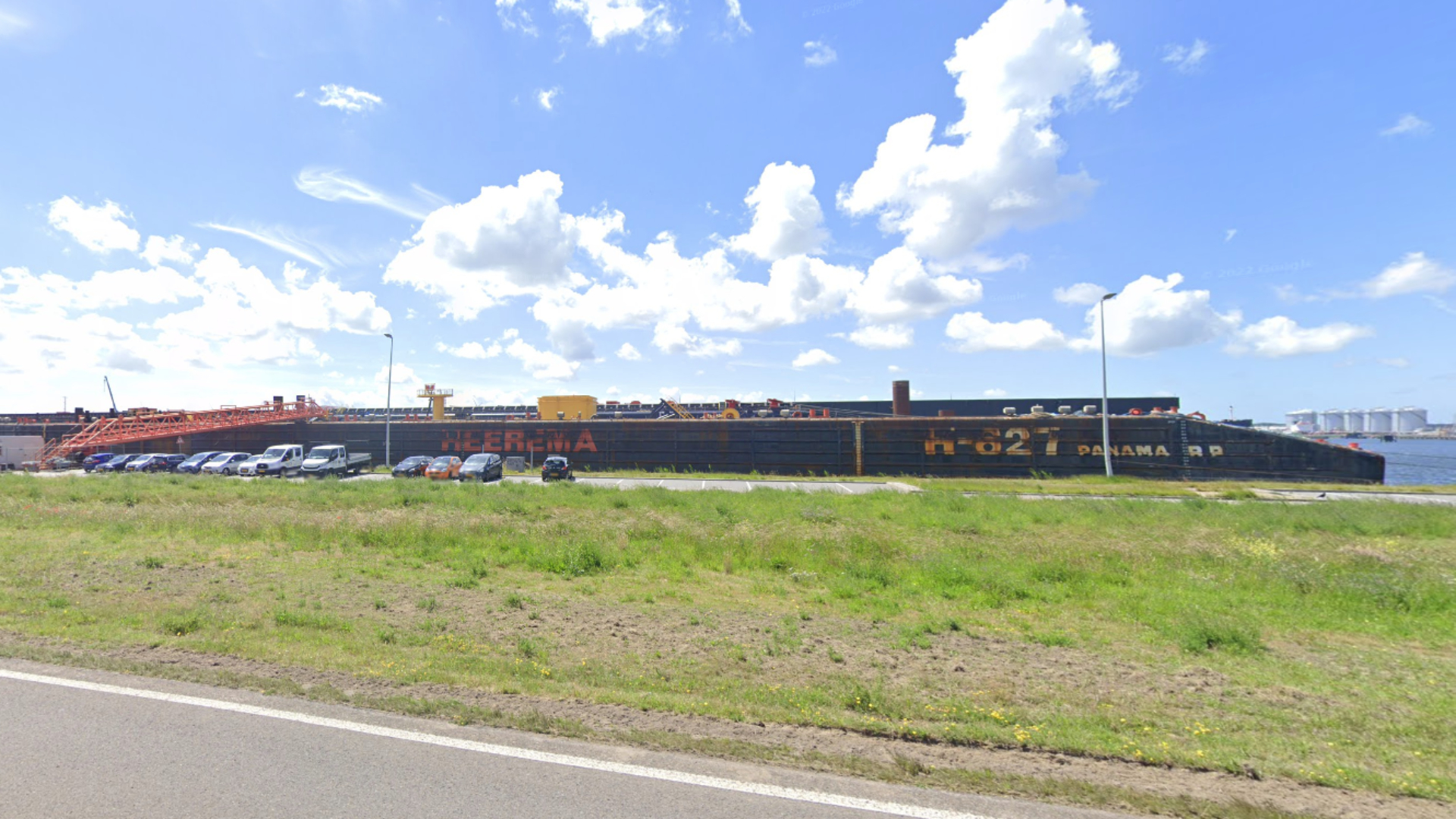 Een schip dat ligt aangemeerd bij Heerema Rozenburg zorgt voor geluidsoverlast.