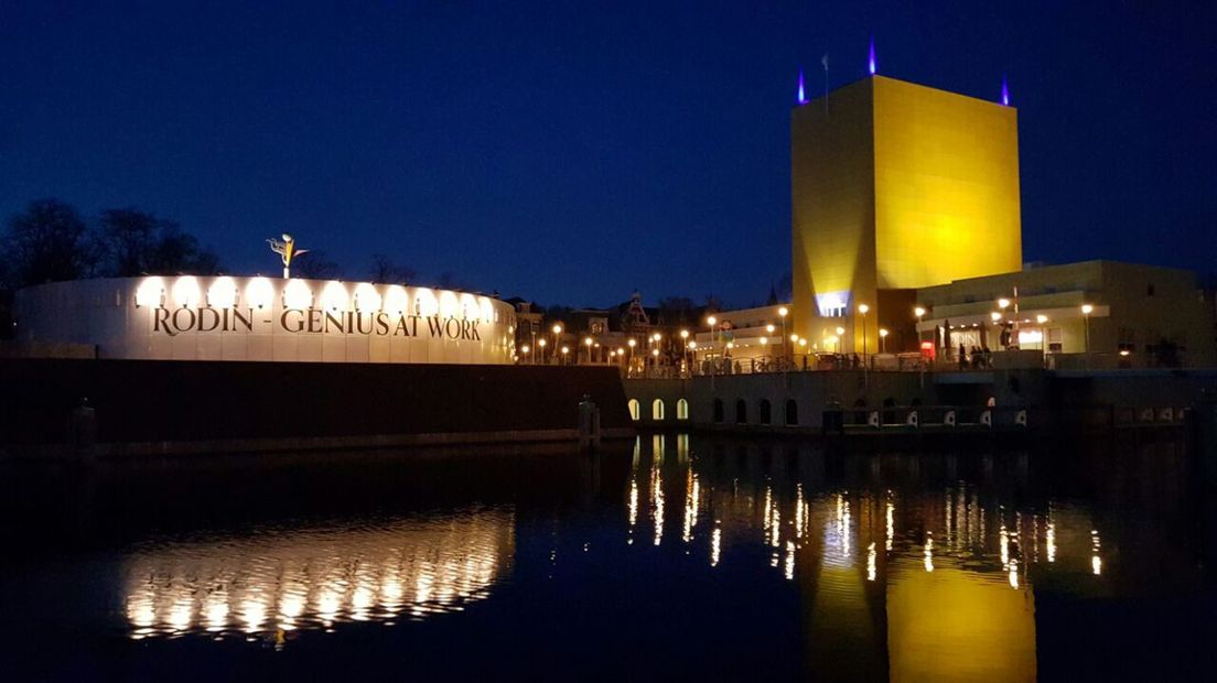 Het Groninger Museum bij nacht