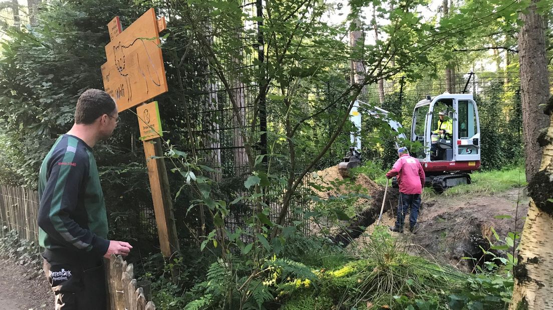 Werkzaamheden bij het wolvenverblijf in Amersfoort.