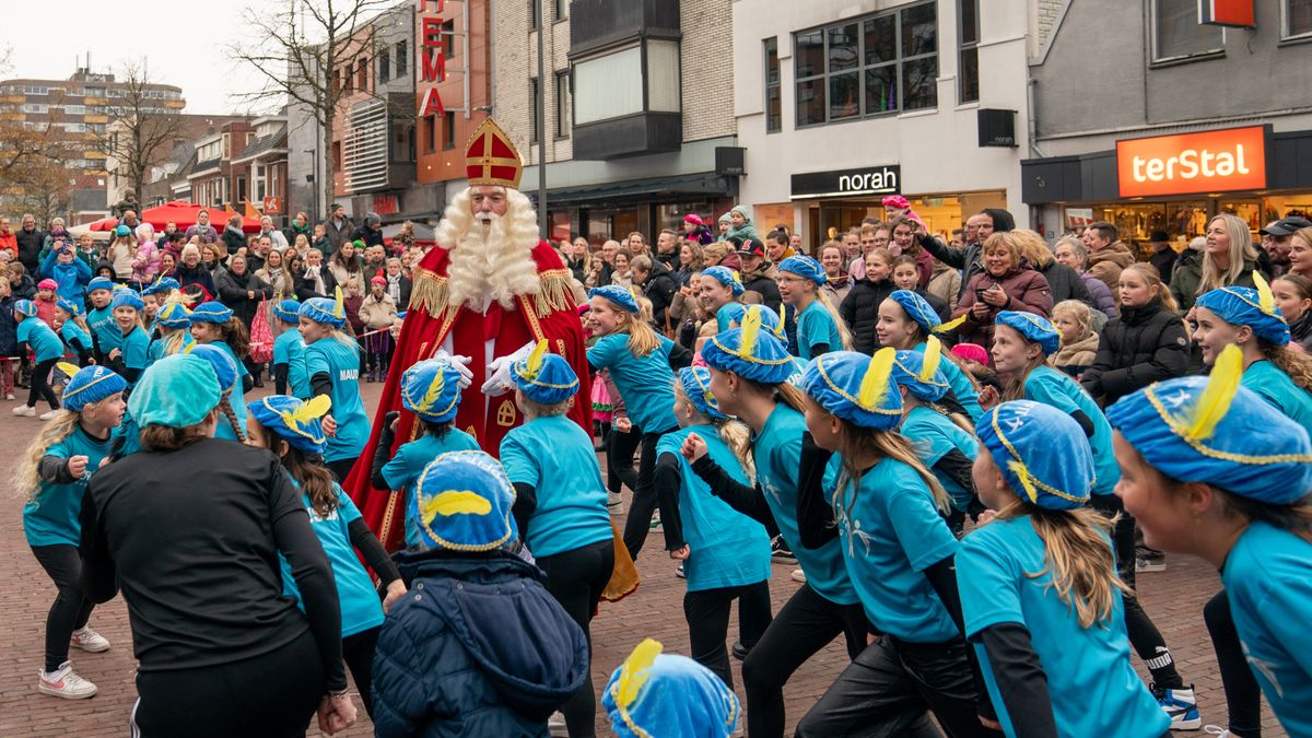 Hier komt Sinterklaas aan in Drenthe