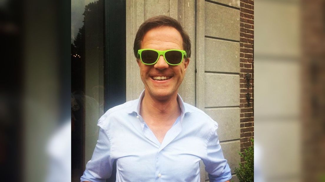 Premier Mark Rutte met een gifgroene Top Dutch-zonnebril (Rechten: Top Dutch)