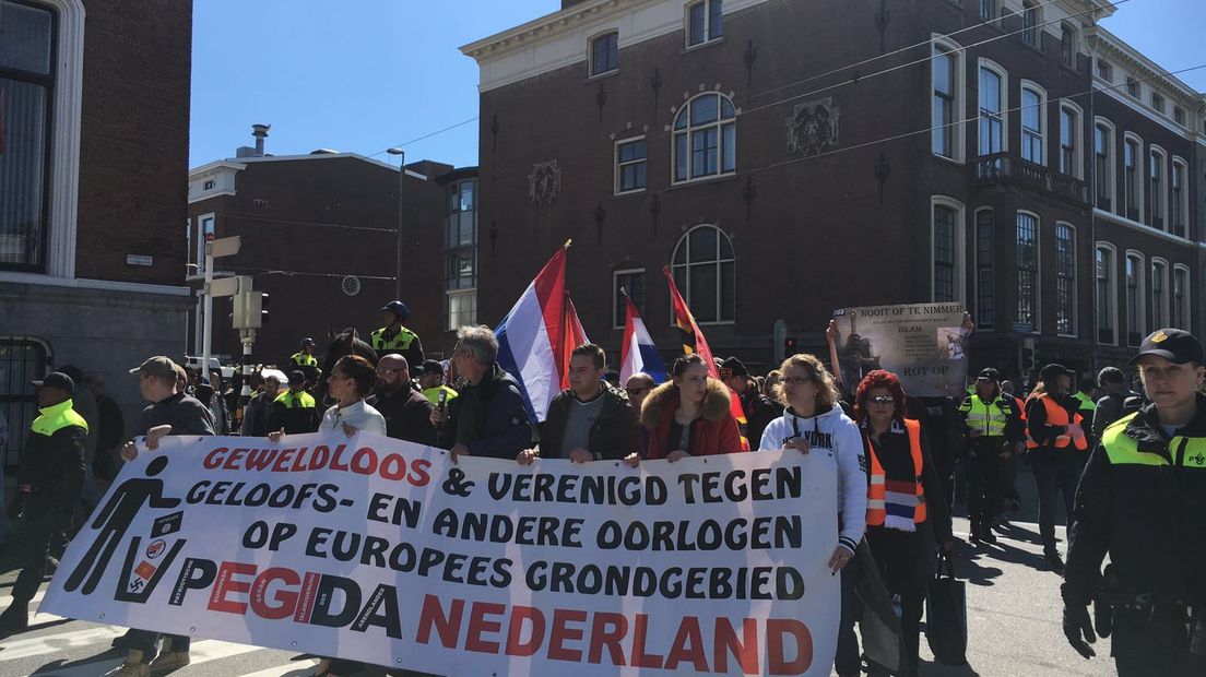 Protestmars Pegida in Den Haag.